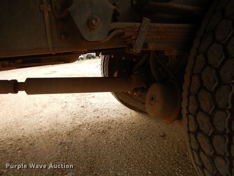 image for item DJ8876 1999 Chevrolet C7500  fuel truck