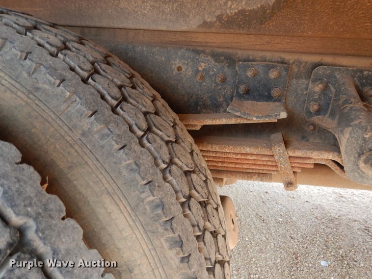 image for item DJ8876 1999 Chevrolet C7500  fuel truck