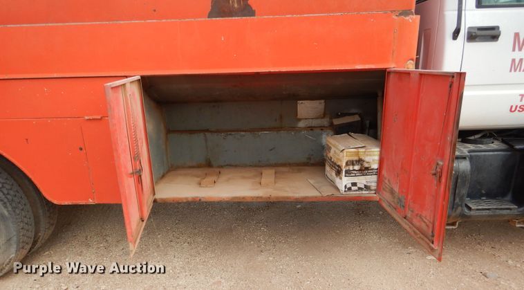 image for item DJ8876 1999 Chevrolet C7500  fuel truck