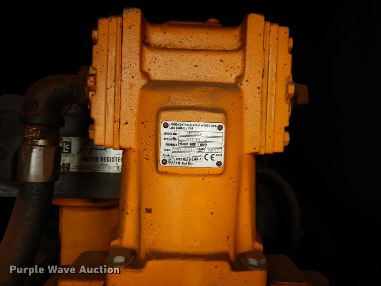 image for item DJ8876 1999 Chevrolet C7500  fuel truck