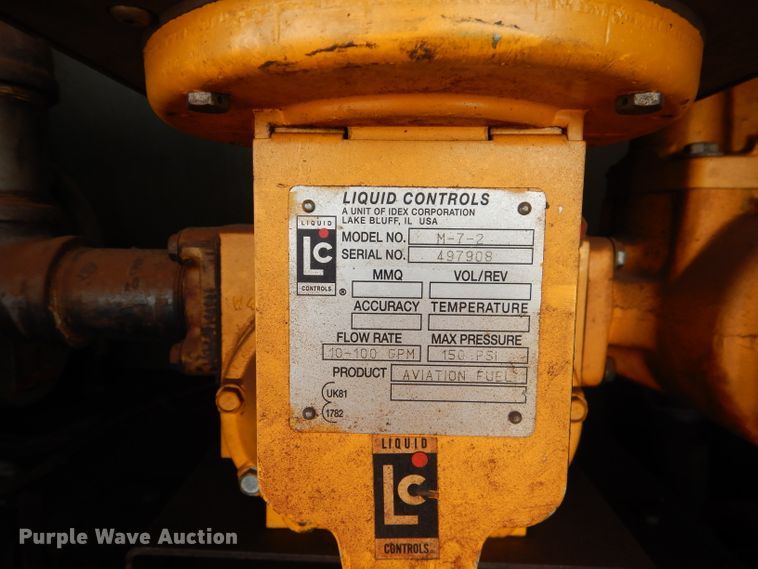 image for item DJ8876 1999 Chevrolet C7500  fuel truck