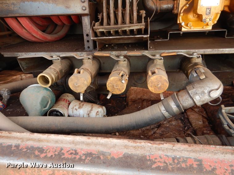 image for item DJ8876 1999 Chevrolet C7500  fuel truck