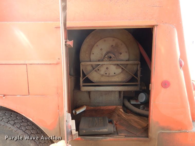 image for item DJ8876 1999 Chevrolet C7500  fuel truck