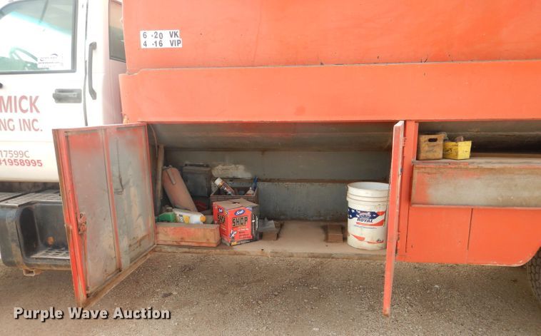 image for item DJ8876 1999 Chevrolet C7500  fuel truck