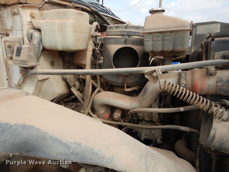 image for item DJ8876 1999 Chevrolet C7500  fuel truck