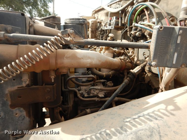 image for item DJ8876 1999 Chevrolet C7500  fuel truck