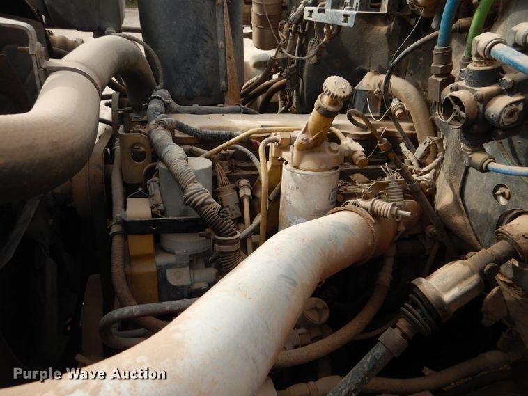 image for item DJ8876 1999 Chevrolet C7500  fuel truck