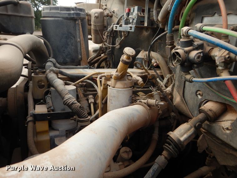 image for item DJ8876 1999 Chevrolet C7500  fuel truck