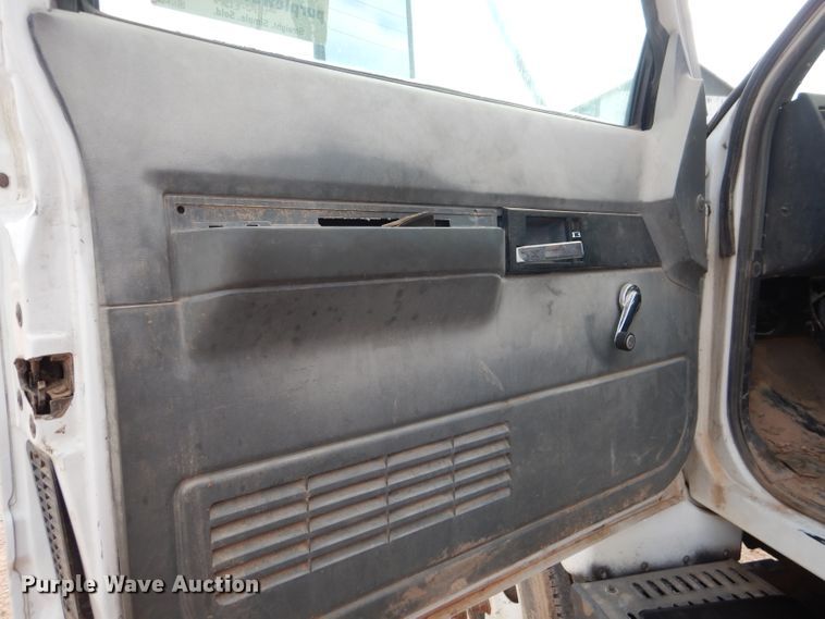 image for item DJ8876 1999 Chevrolet C7500  fuel truck