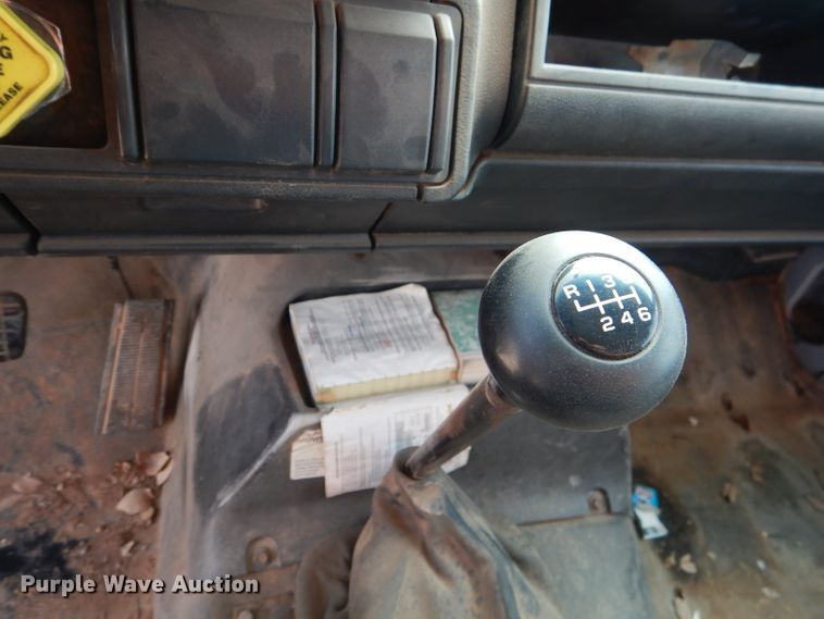 image for item DJ8876 1999 Chevrolet C7500  fuel truck