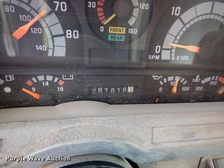 image for item DJ8876 1999 Chevrolet C7500  fuel truck