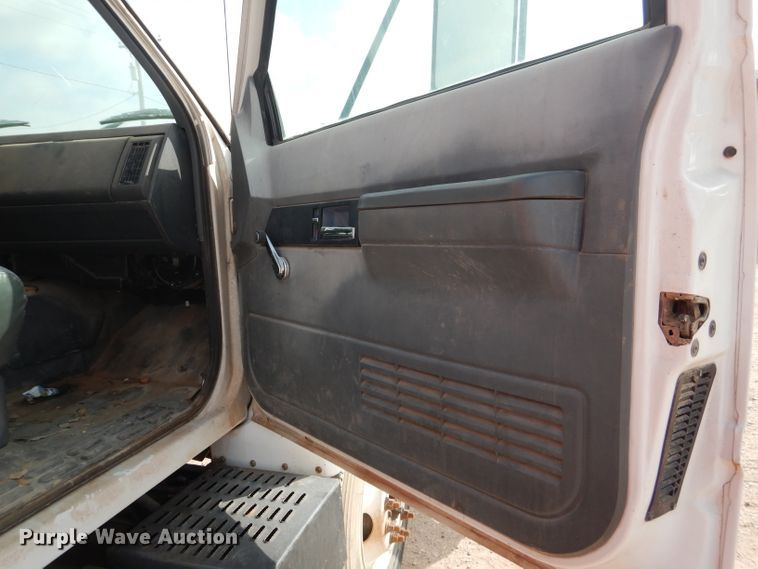 image for item DJ8876 1999 Chevrolet C7500  fuel truck