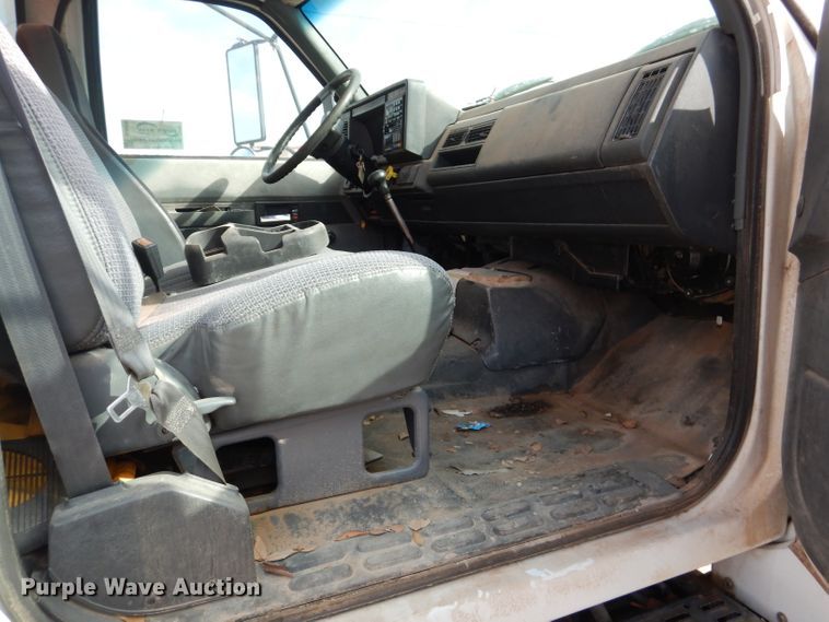 image for item DJ8876 1999 Chevrolet C7500  fuel truck