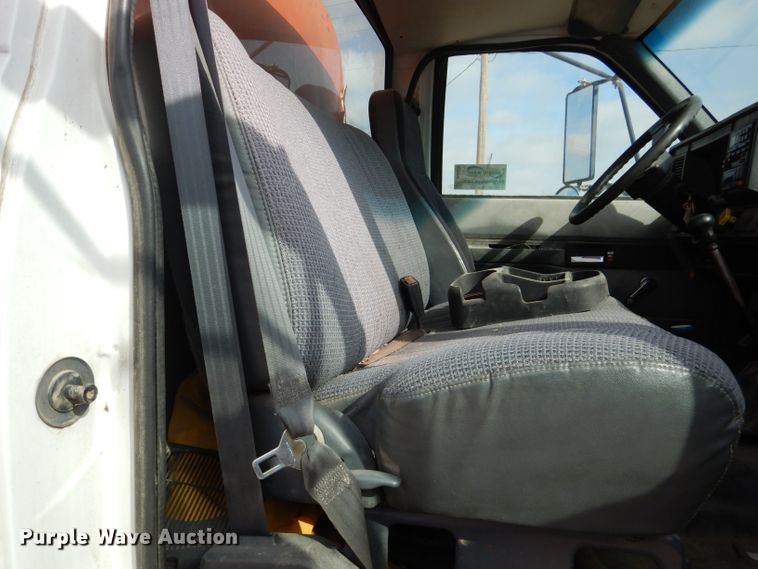 image for item DJ8876 1999 Chevrolet C7500  fuel truck