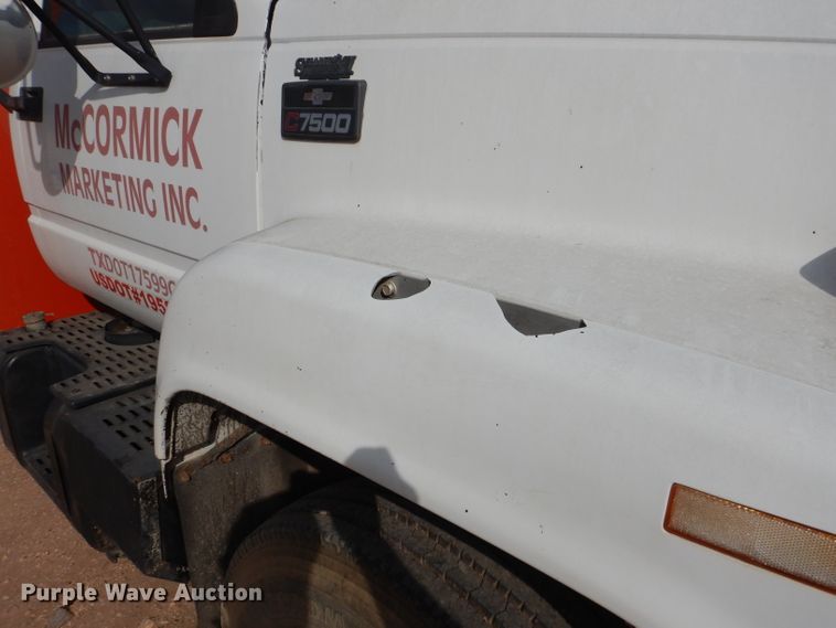 image for item DJ8876 1999 Chevrolet C7500  fuel truck