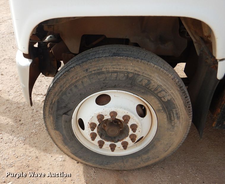 image for item DJ8876 1999 Chevrolet C7500  fuel truck