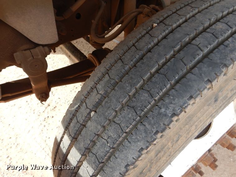 image for item DJ8876 1999 Chevrolet C7500  fuel truck