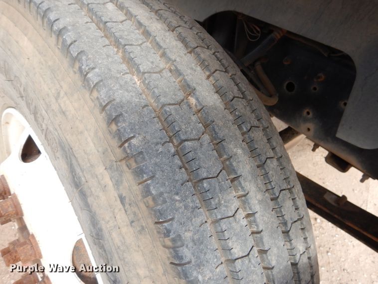 image for item DJ8876 1999 Chevrolet C7500  fuel truck