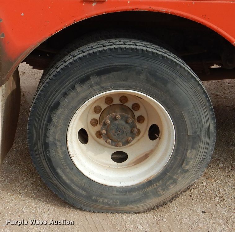 image for item DJ8876 1999 Chevrolet C7500  fuel truck