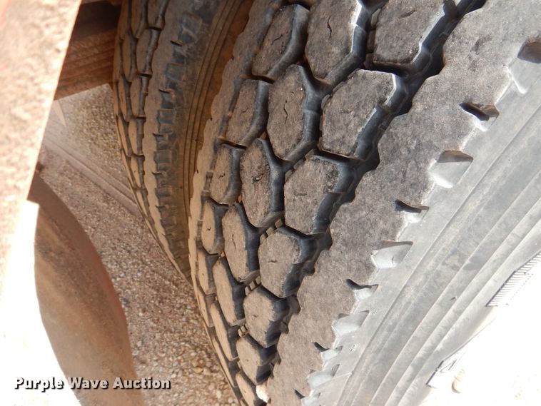 image for item DJ8876 1999 Chevrolet C7500  fuel truck