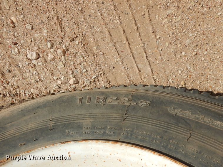 image for item DJ8876 1999 Chevrolet C7500  fuel truck