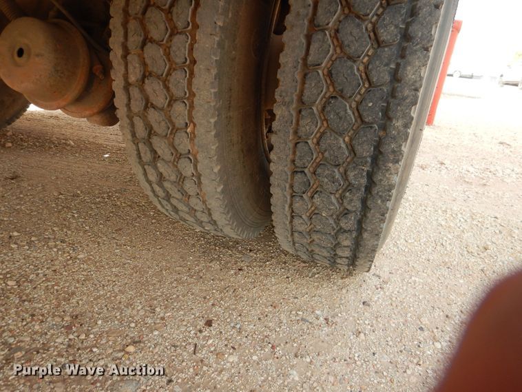 image for item DJ8876 1999 Chevrolet C7500  fuel truck