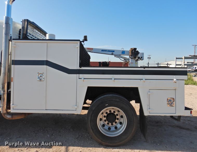 image for item DK2443 2010 International 4300  utility / service truck