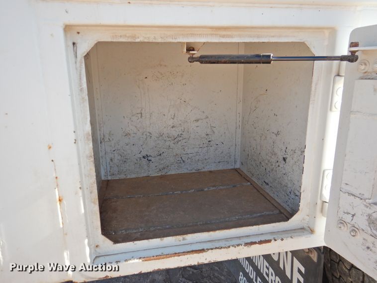 image for item DK2443 2010 International 4300  utility / service truck