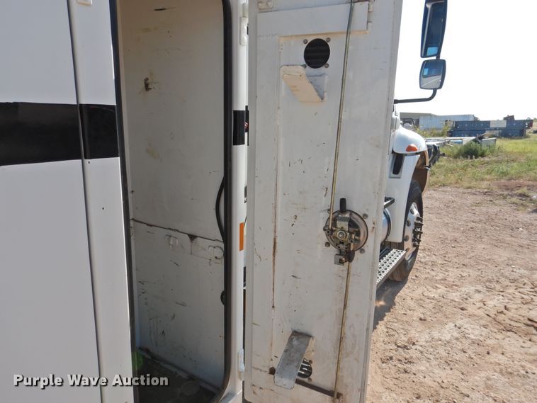 image for item DK2443 2010 International 4300  utility / service truck