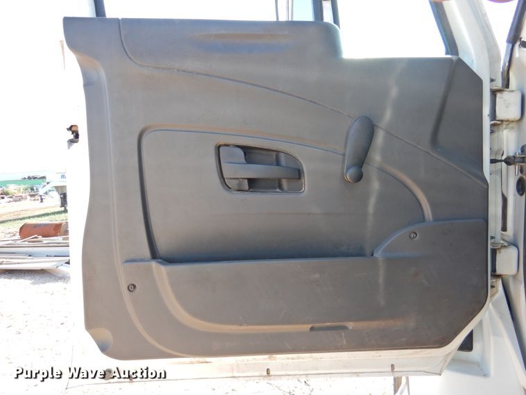 image for item DK2443 2010 International 4300  utility / service truck