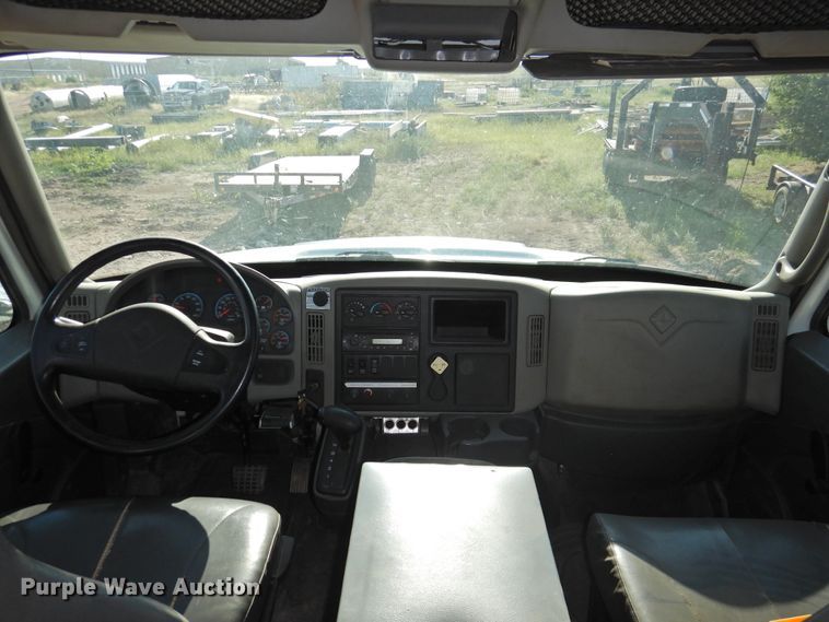 image for item DK2443 2010 International 4300  utility / service truck