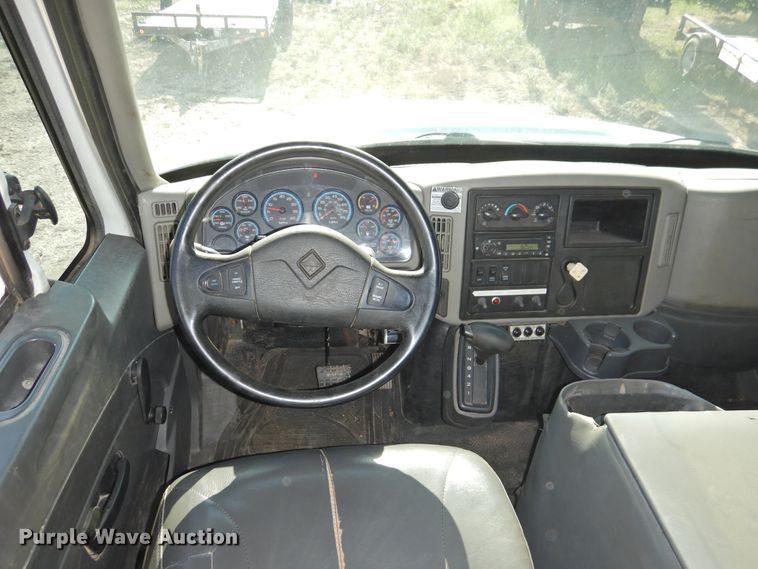 image for item DK2443 2010 International 4300  utility / service truck