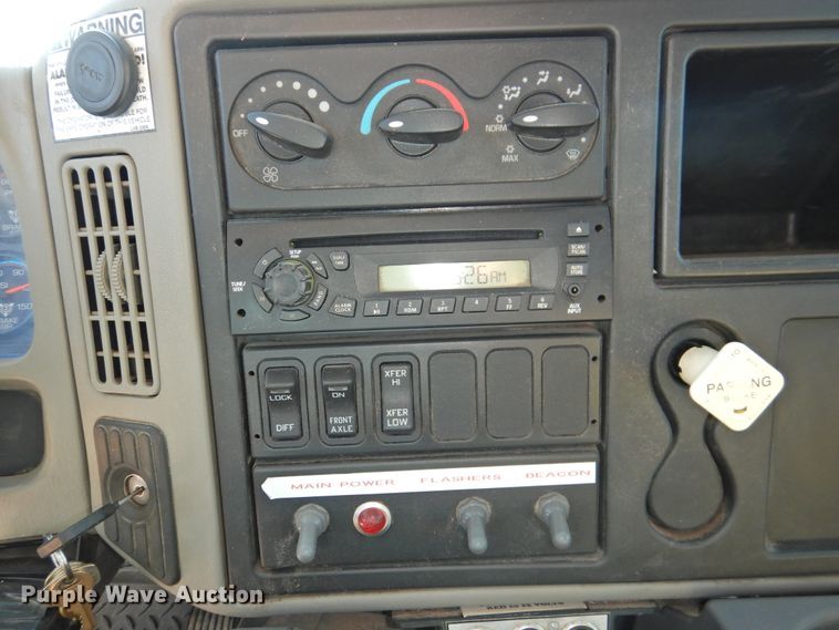 image for item DK2443 2010 International 4300  utility / service truck