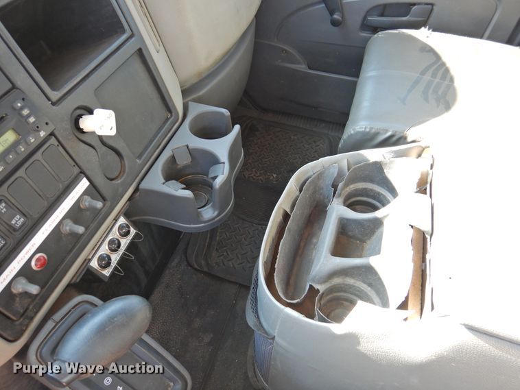 image for item DK2443 2010 International 4300  utility / service truck