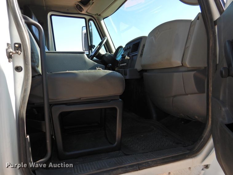 image for item DK2443 2010 International 4300  utility / service truck