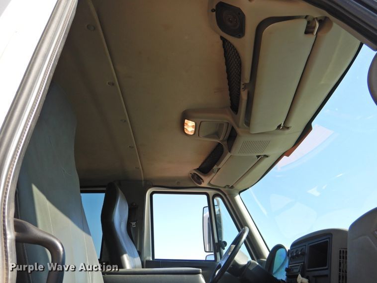 image for item DK2443 2010 International 4300  utility / service truck