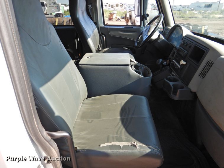 image for item DK2443 2010 International 4300  utility / service truck