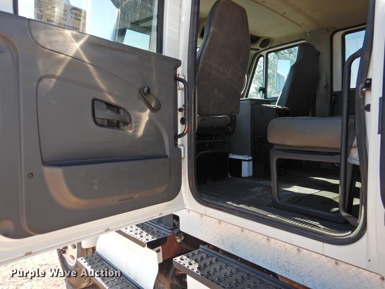 image for item DK2443 2010 International 4300  utility / service truck