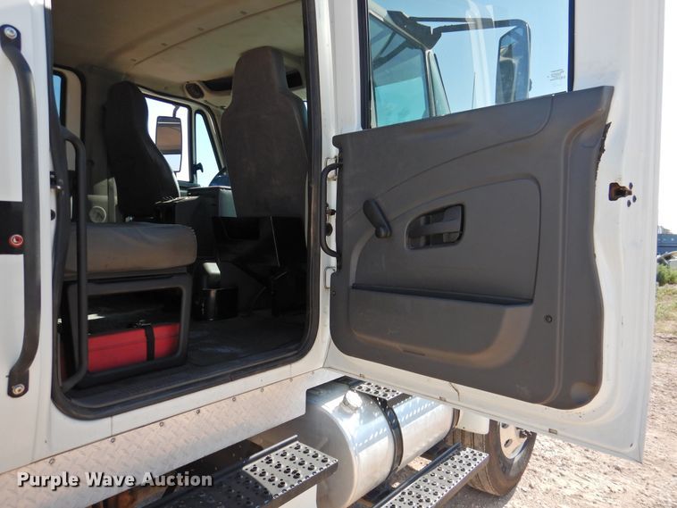 image for item DK2443 2010 International 4300  utility / service truck