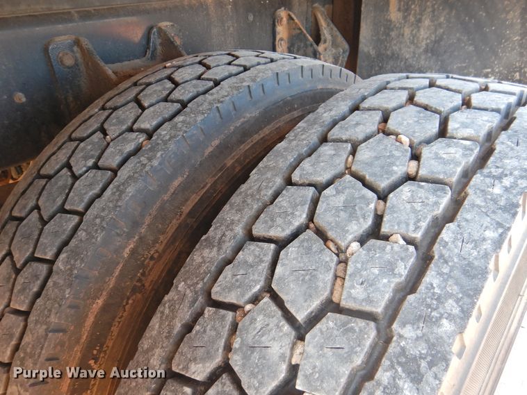 image for item DK2443 2010 International 4300  utility / service truck