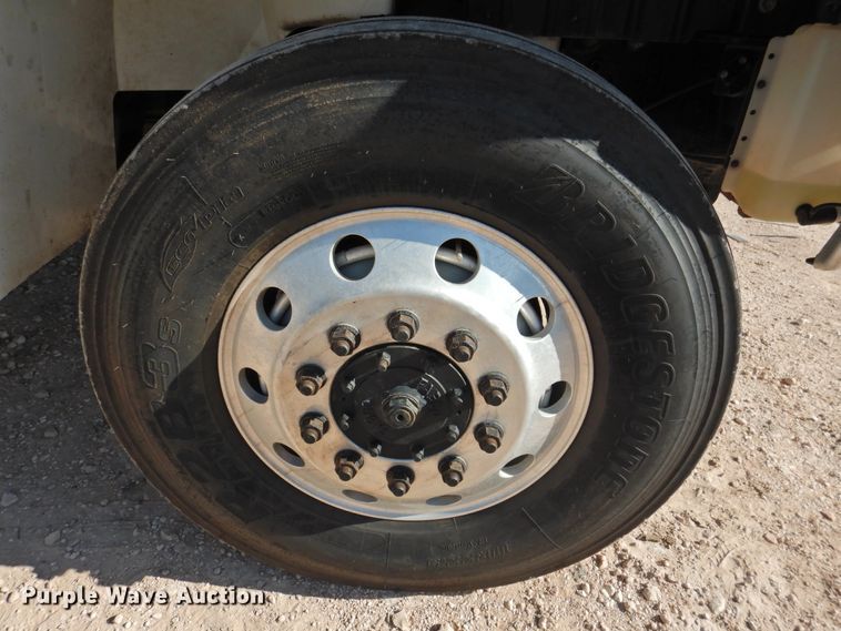 image for item DK2443 2010 International 4300  utility / service truck