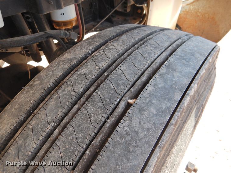 image for item DK2443 2010 International 4300  utility / service truck