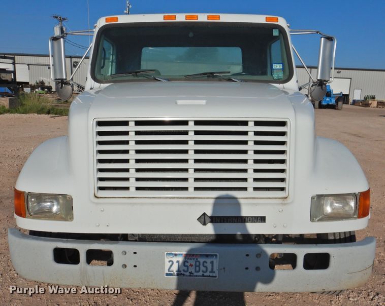 image for item DK2444 1998 International 4700  flatbed truck