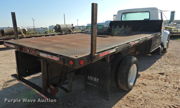 image for item DK2444 1998 International 4700  flatbed truck