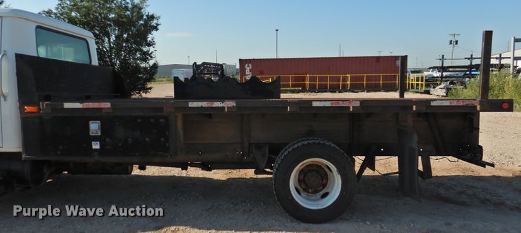 image for item DK2444 1998 International 4700  flatbed truck