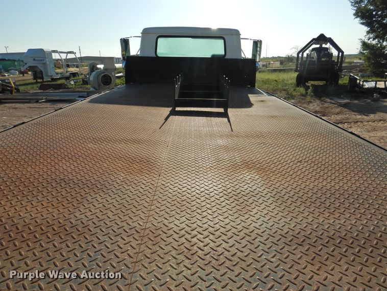 image for item DK2444 1998 International 4700  flatbed truck