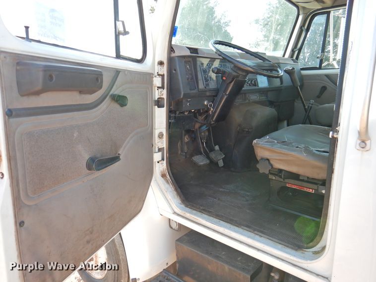 image for item DK2444 1998 International 4700  flatbed truck