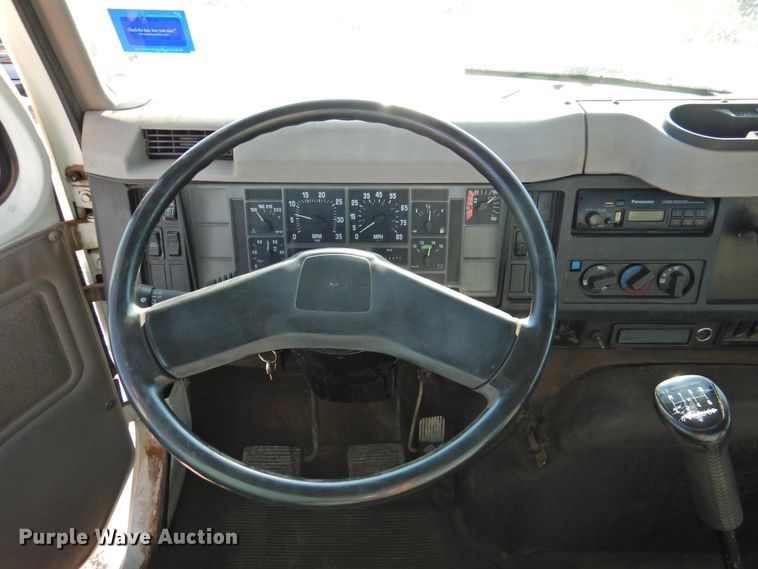 image for item DK2444 1998 International 4700  flatbed truck