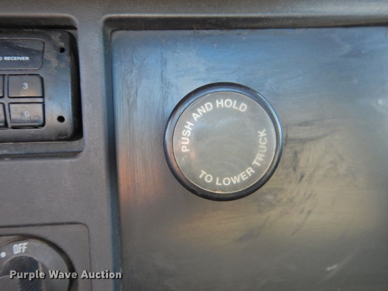 image for item DK2444 1998 International 4700  flatbed truck