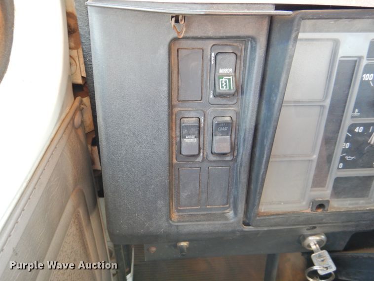 image for item DK2444 1998 International 4700  flatbed truck